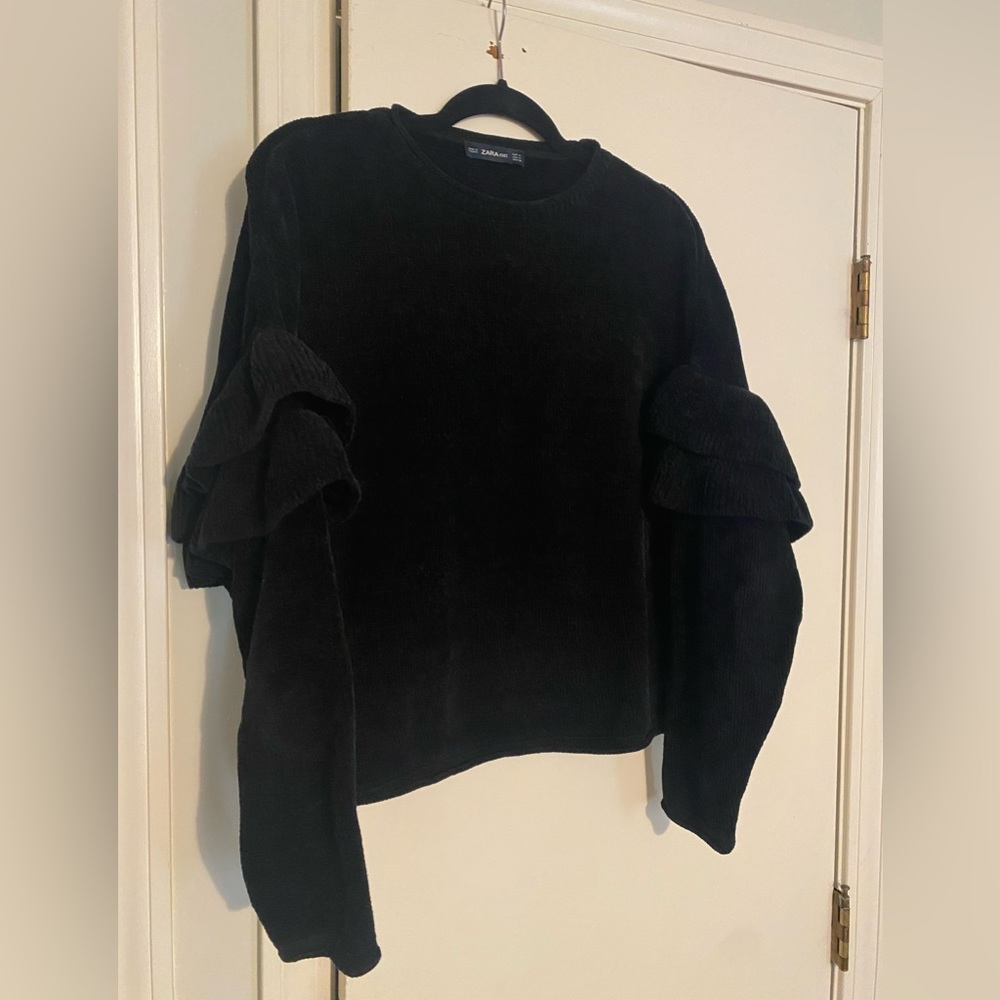 ZARA Black Ruffle Sleeve Sweater. Size M
